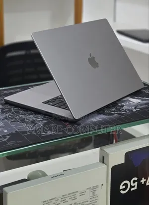 New Laptop Apple MacBook Pro 2023 M2 16GB Apple M2 SSD 512GB