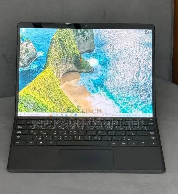 New Laptop Microsoft Surface Pro 9 8GB Intel Core i5 SSD 256GB