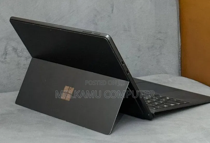 New Laptop Microsoft Surface Pro 9 8GB Intel Core i5 SSD 256GB