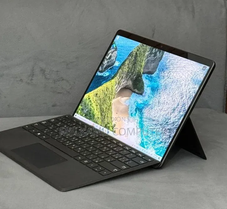 New Laptop Microsoft Surface Pro 9 8GB Intel Core i5 SSD 256GB