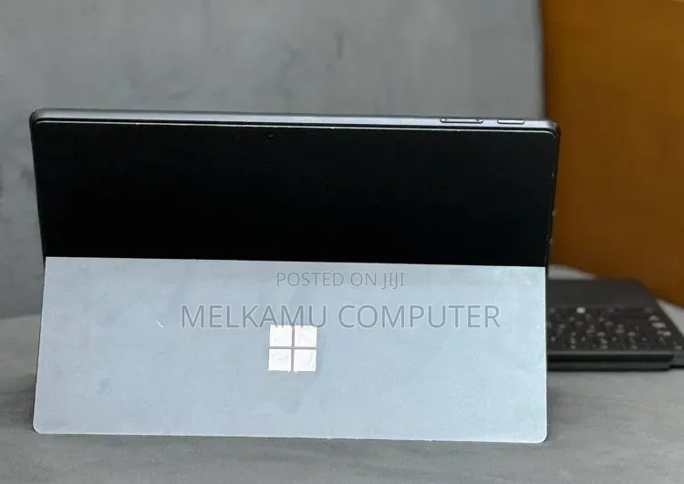 New Laptop Microsoft Surface Pro 9 8GB Intel Core i5 SSD 256GB