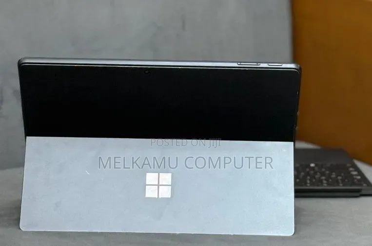 New Laptop Microsoft Surface Pro 9 8GB Intel Core i5 SSD 256GB