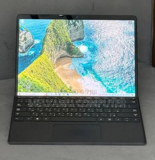 New Laptop Microsoft Surface Pro 9 8GB Intel Core i5 SSD 256GB