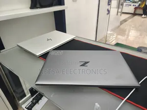 New Laptop HP ZBook Firefly G8 16GB Intel Core i5 SSD 512GB