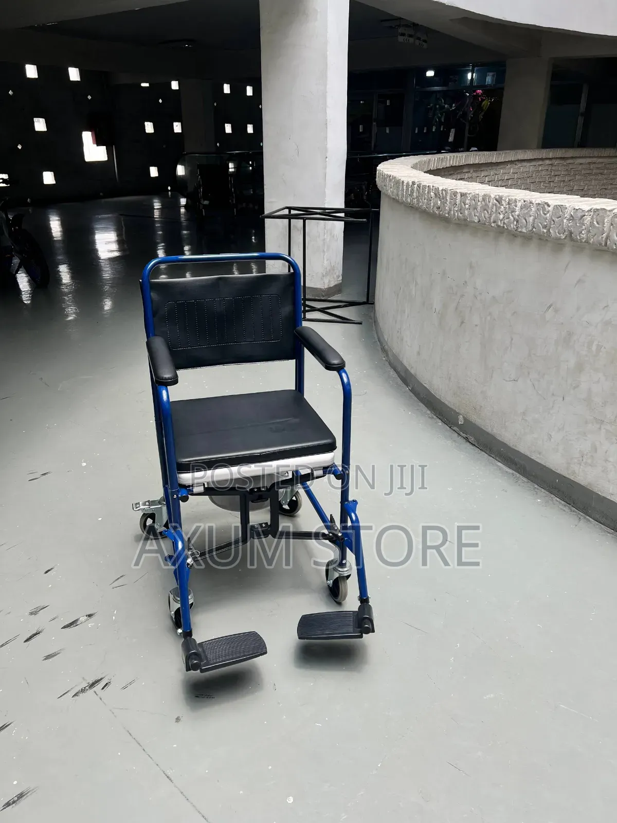 ባለ ባልዲ የሽንት ቤት ወንበር / Toilet Chair With Bucket