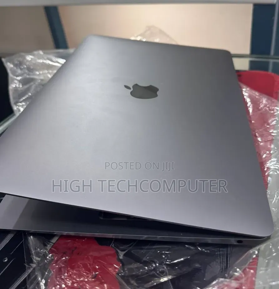 New Laptop Apple MacBook Pro 2018 8GB Intel Core i7 SSD 128GB