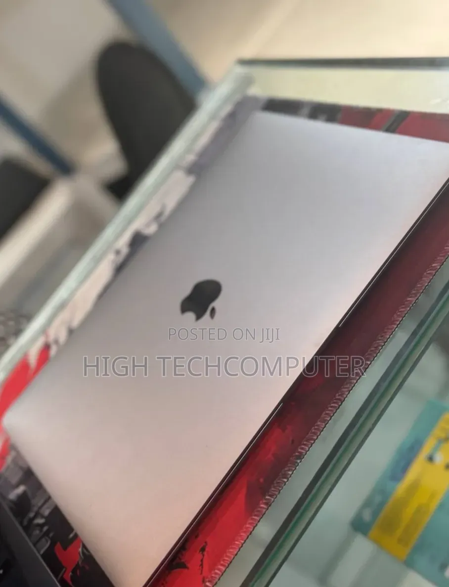 New Laptop Apple MacBook Pro 2018 8GB Intel Core i7 SSD 128GB