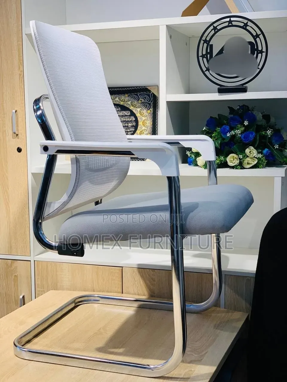 Stylish Visitor Chair