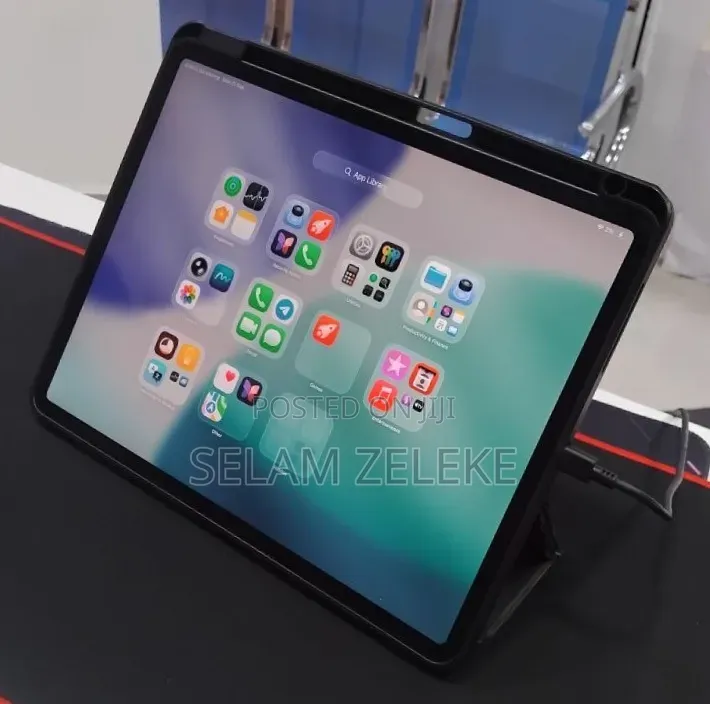 New Apple iPad Pro 1 TB Black