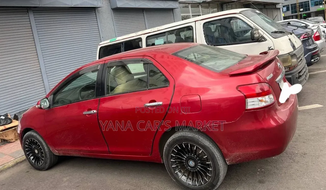 Toyota Belta 2009 Red
