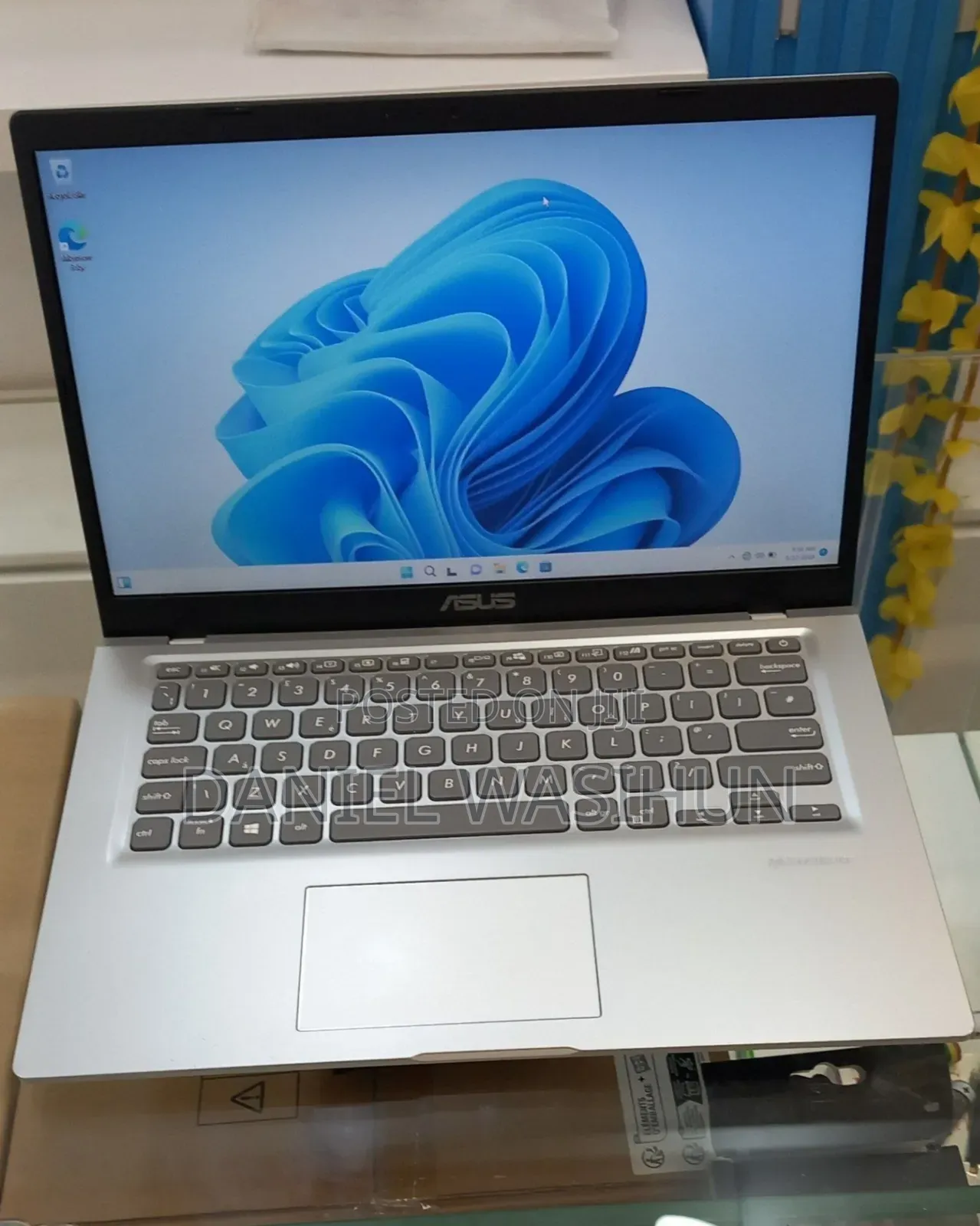 New Laptop Asus Vivobook 14 8GB Intel Atom SSD 256GB