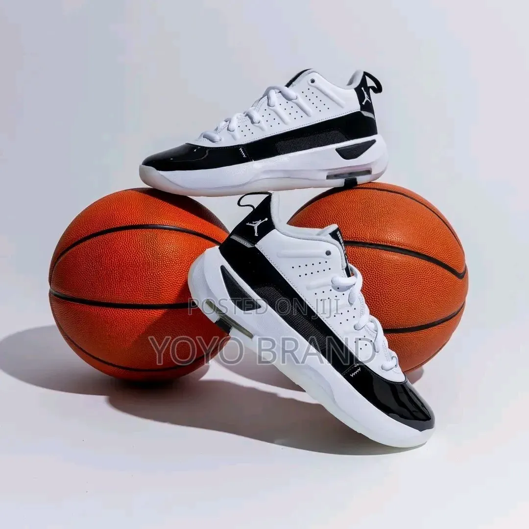 NIKE Air Jordan Max Aura 7" White/Black"Fashion Half Boots