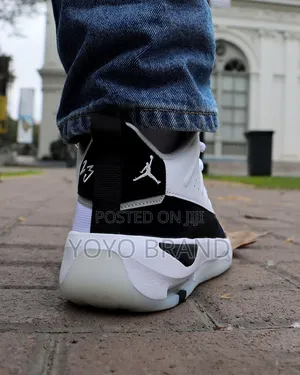 NIKE Air Jordan Max Aura 7" White/Black"Fashion Half Boots