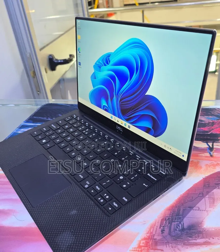 New Laptop Dell XPS 13 8GB Intel Core i5 SSD 256GB