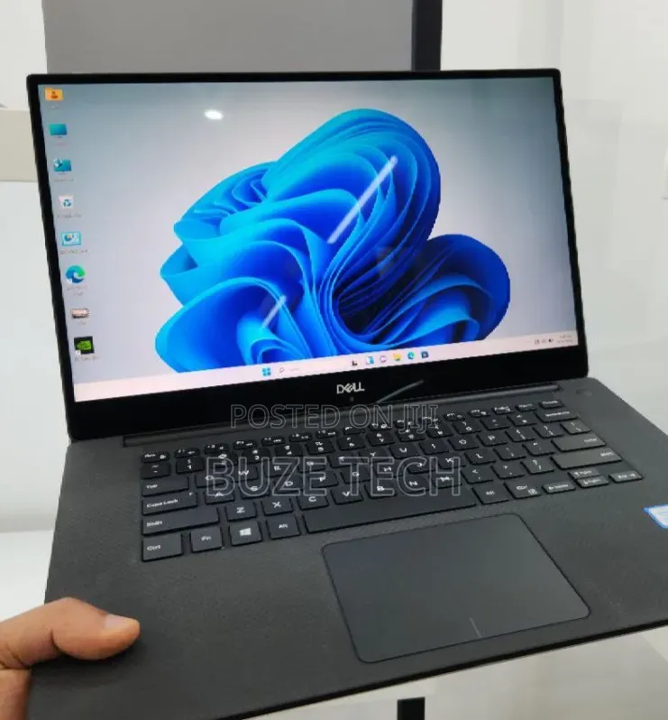 New Laptop Dell 16GB Intel Core i7 SSD 512GB