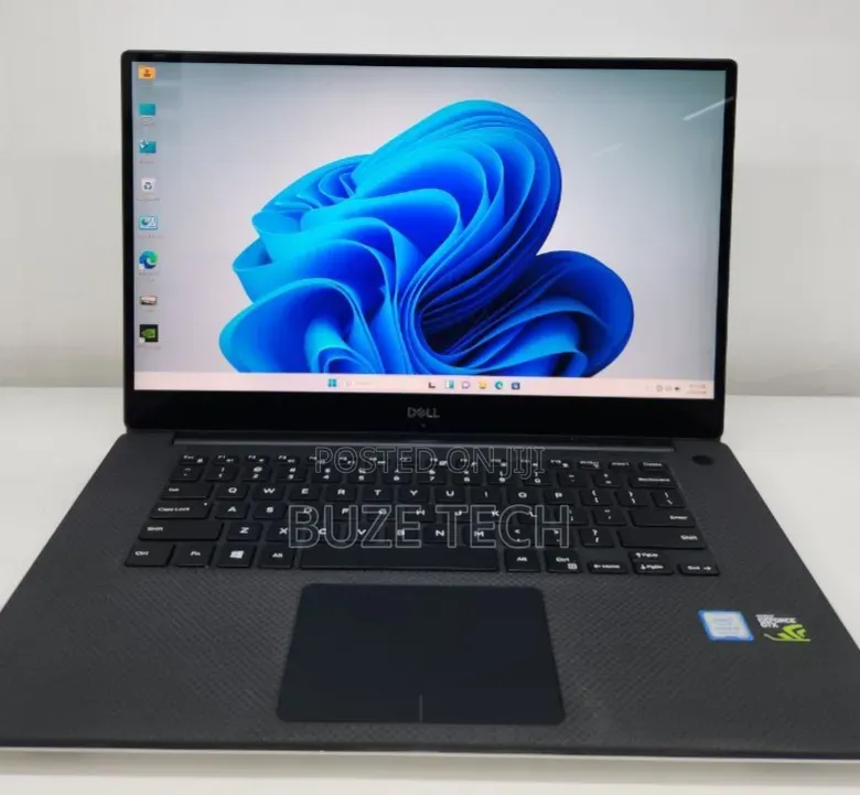 New Laptop Dell 16GB Intel Core i7 SSD 512GB