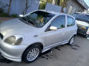 Toyota Vitz 2001 Silver