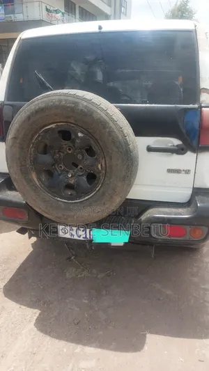 Nissan Patrol 2000 White