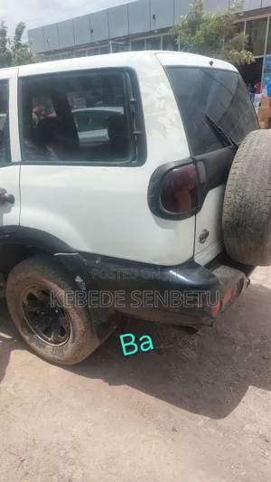 Nissan Patrol 2000 White
