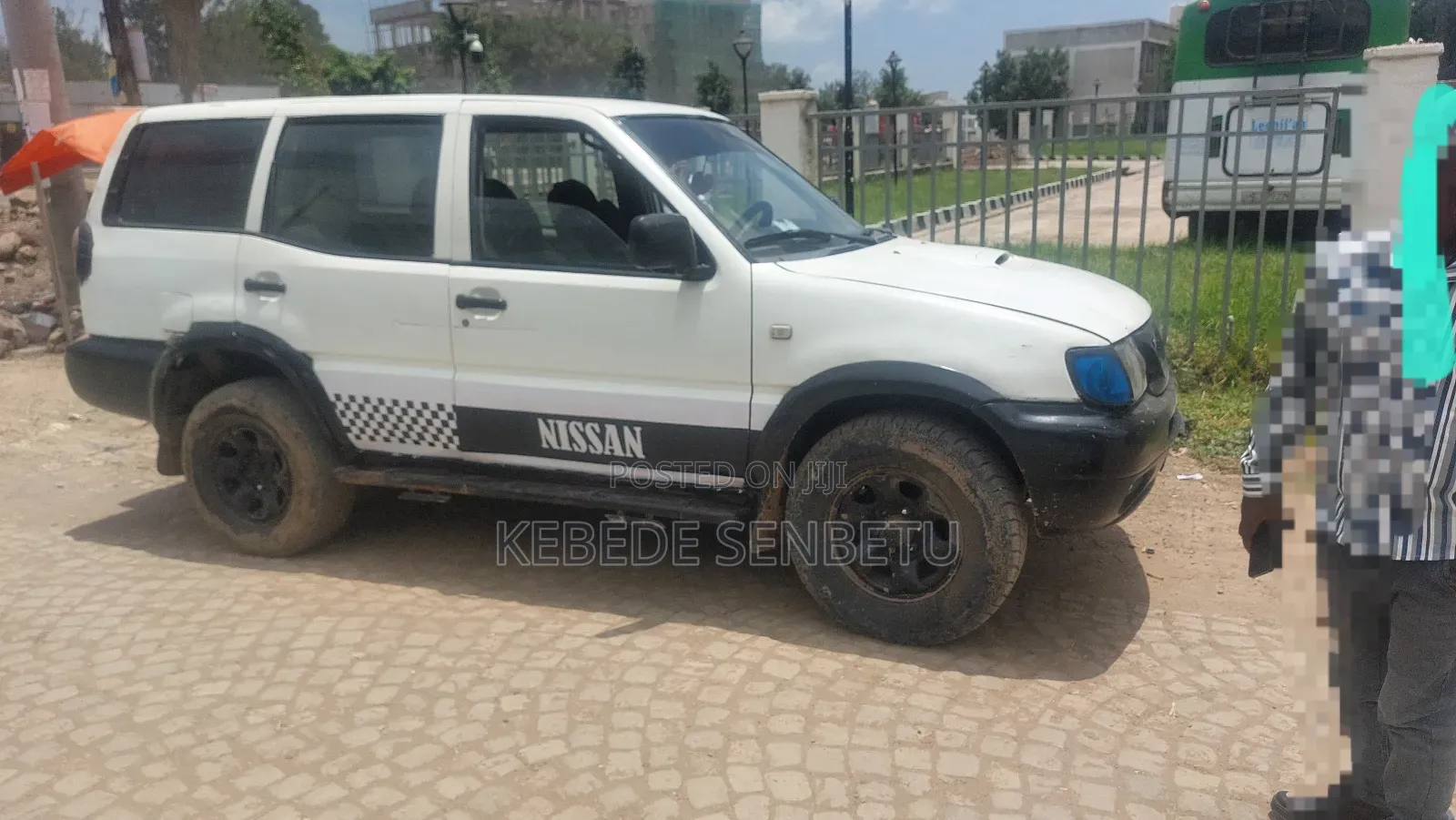 Nissan Patrol 2000 White