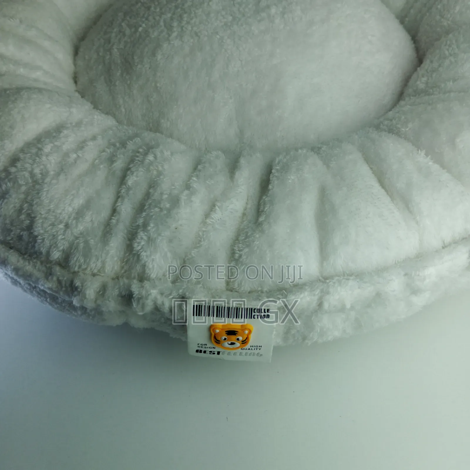 Washable White Goofy Pet Bed• Cat Bed