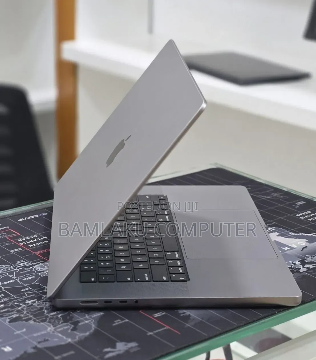 New Laptop Apple MacBook Pro 2022 M2 16GB Apple M2 SSD 512GB