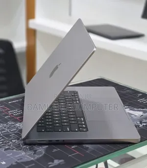 New Laptop Apple MacBook Pro 2022 M2 16GB Apple M2 SSD 512GB