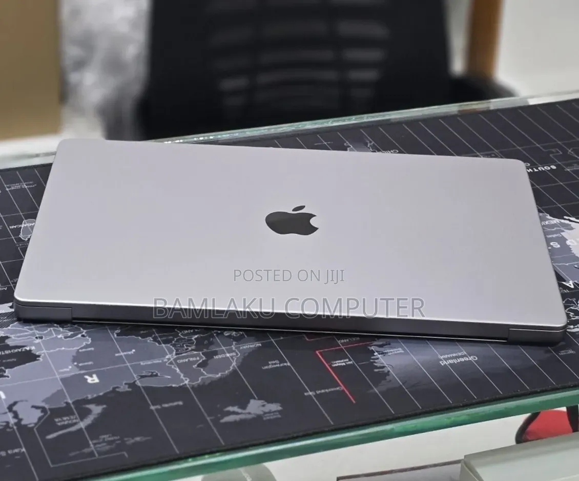 New Laptop Apple MacBook Pro 2022 M2 16GB Apple M2 SSD 512GB