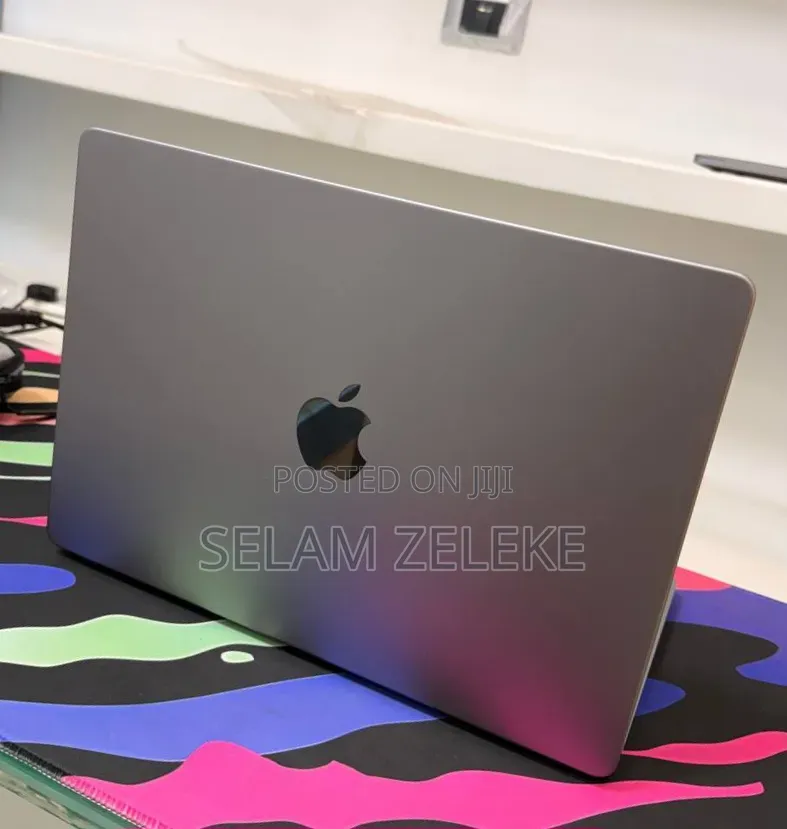 New Laptop Apple MacBook Pro 2023 M3 8GB Apple M3 Pro SSD 512GB