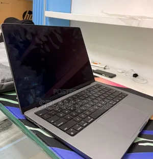 New Laptop Apple MacBook Pro 2023 M3 8GB Apple M3 Pro SSD 512GB