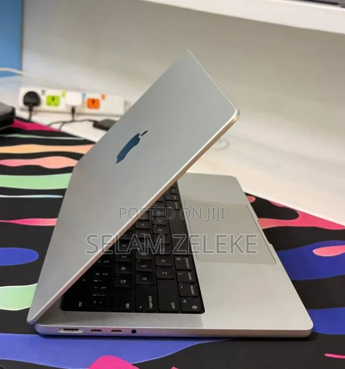 New Laptop Apple MacBook Pro 2021 M1 16GB Apple M1 Pro SSD 512GB