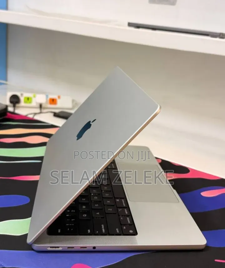 New Laptop Apple MacBook Pro 2021 M1 16GB Apple M1 Pro SSD 512GB