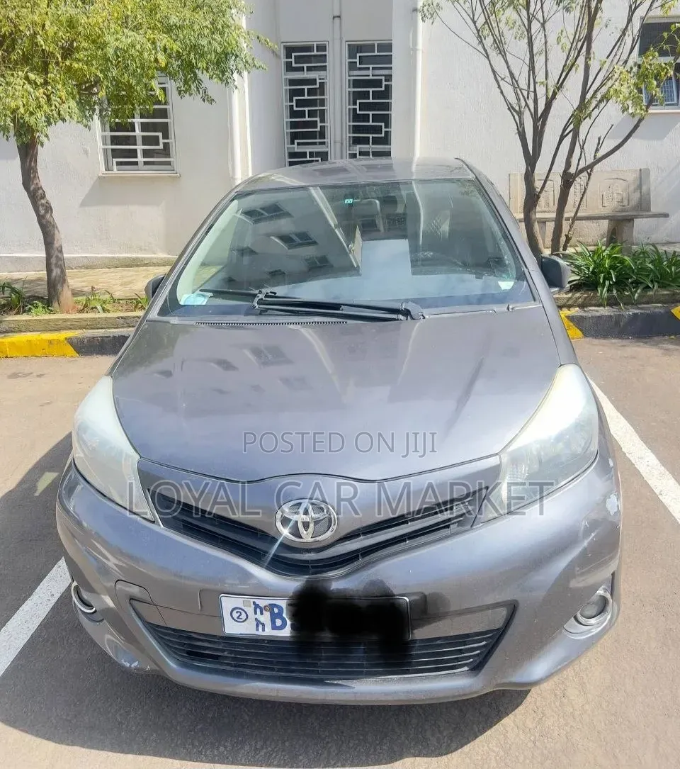 Toyota Yaris 2012 Gray