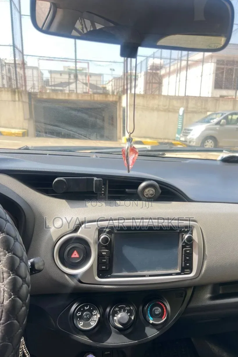Toyota Yaris 2012 Gray