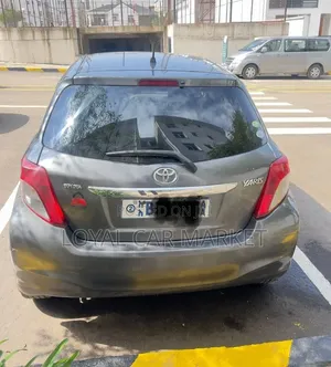Toyota Yaris 2012 Gray