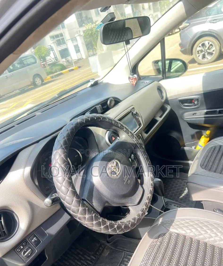 Toyota Yaris 2012 Gray