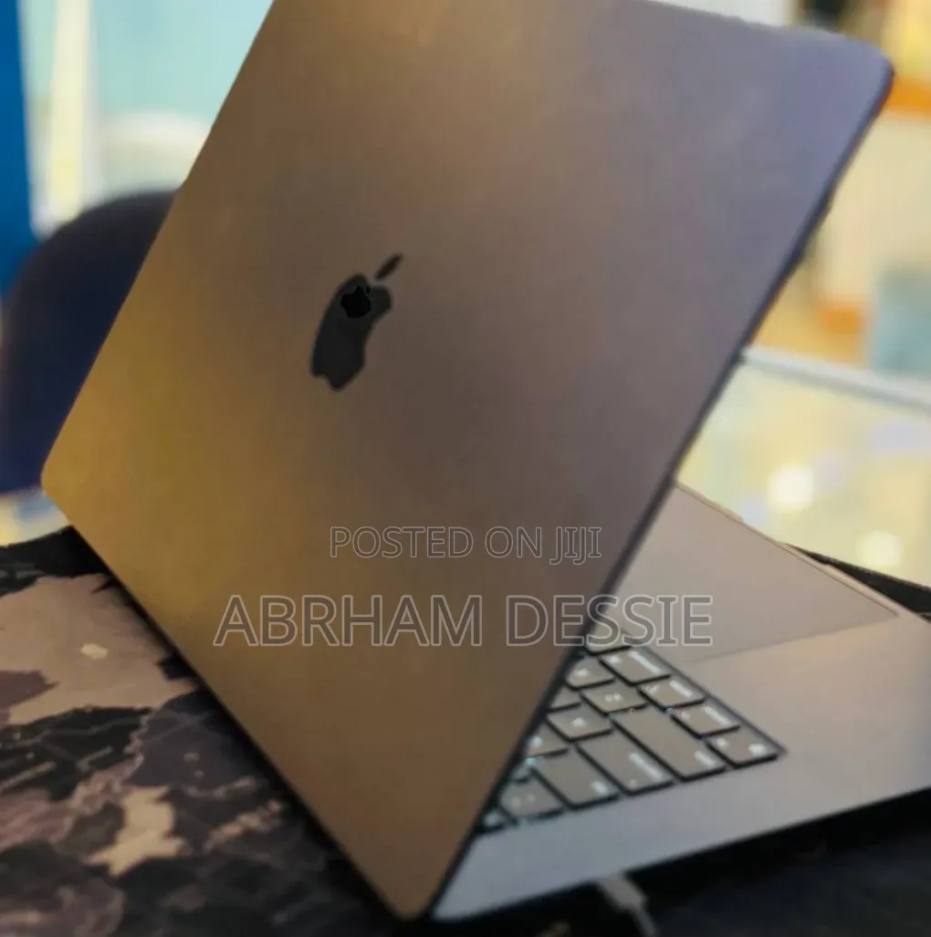New Laptop Apple MacBook Air 2024 M3 8GB Apple M3 SSD 256GB