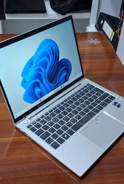 New Laptop HP EliteBook 840 G10 16GB Intel Core i5 SSD 512GB