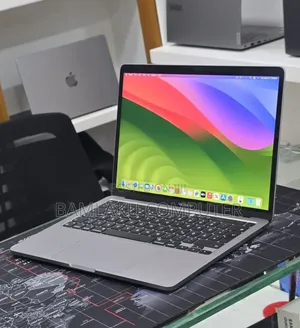 New Laptop Apple MacBook Pro 2020 M1 8GB Apple M1 Pro SSD 256GB