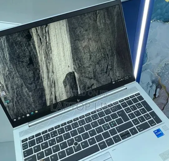 New Laptop HP EliteBook 850 G8 16GB Intel Core i5 SSD 512GB