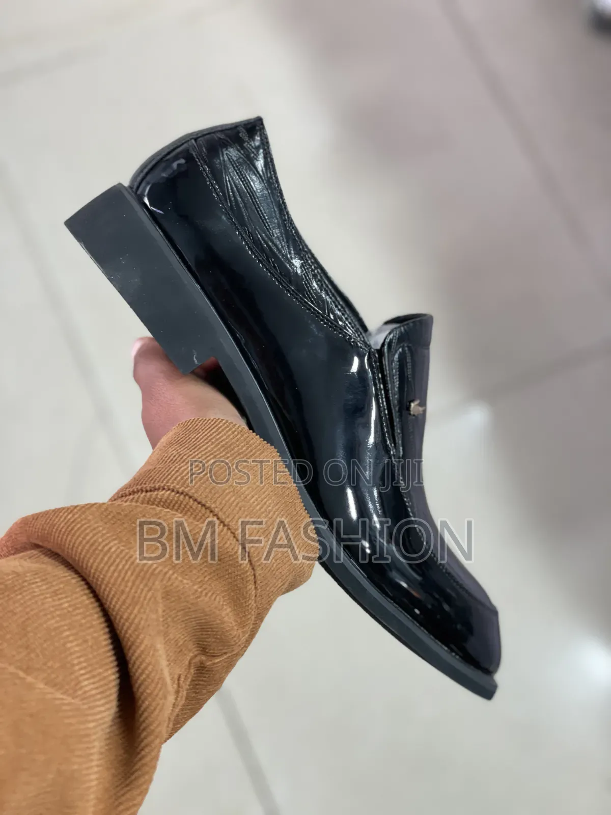 Black Glossy Men's Slip-on Dress Shoe Featuring a Textured Finish