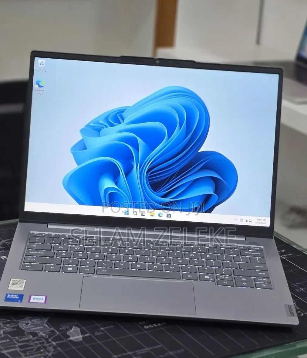 New Laptop Lenovo 16GB Intel Core Ultra 5 SSD 512GB