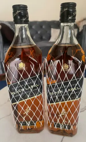 Johnnie Walker Black Label 12 Years Blended Scotch Whisky 1L