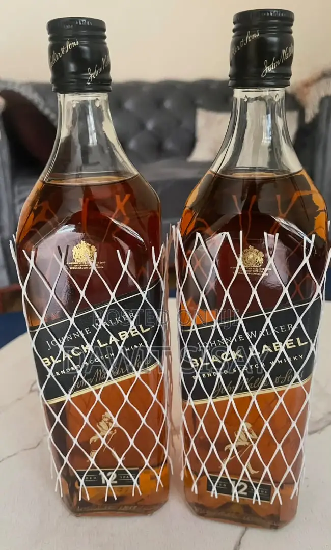 Johnnie Walker Black Label 12 Years Blended Scotch Whisky 1L