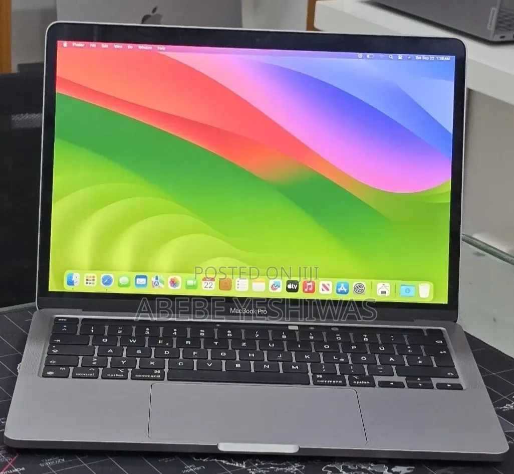 New Laptop Apple MacBook Pro 2020 8GB Apple M1 Pro SSD 256GB