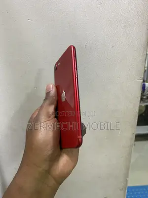 Apple iPhone SE (2020) 64 GB Red