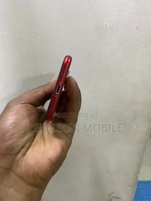 Apple iPhone SE (2020) 64 GB Red