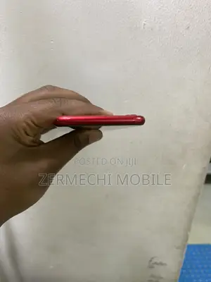 Apple iPhone SE (2020) 64 GB Red