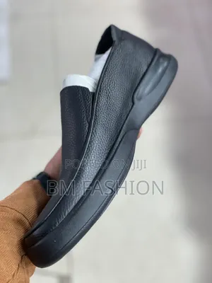 Clark's Black Pebbled Leather Men's Slip-on Shoe
