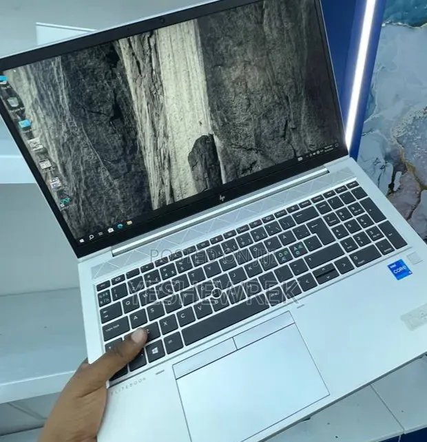 New Laptop HP EliteBook 850 G8 16GB Intel Core i5 SSD 512GB